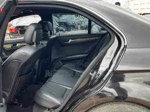 Mercedes-Benz C300 Luxury Sedan AWD (3.0L 6cyl 7A) 2009 Black