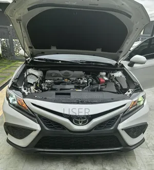 Toyota Camry SE Nightshade 2023 Off white
