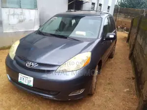 Toyota Sienna LE 2009 Gray