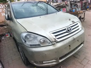 Toyota Avensis Verso 2010 Silver