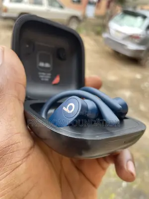 Apple Powerbeats Pro by Beats