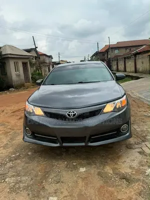 Toyota Camry SE 4dr Sedan (2.5L 4cyl 6A) 2013 Gray