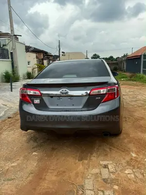 Toyota Camry SE 4dr Sedan (2.5L 4cyl 6A) 2013 Gray
