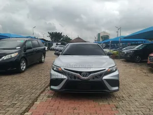 Toyota Camry SE 2022 Gray