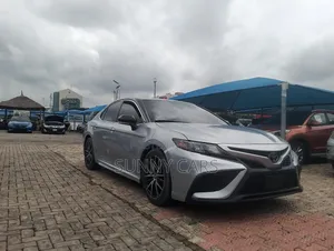 Toyota Camry SE 2022 Gray