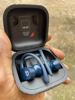 Apple Powerbeats Pro by Beats