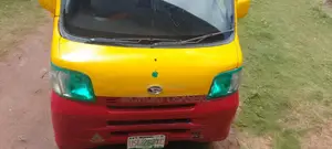Daihatsu Hijet 2004 Yellow