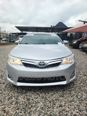 Toyota Camry XLE 4dr Sedan (2.5L 4cyl 6A) 2014 Silver
