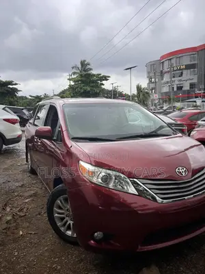 Toyota Sienna 2012 Burgundy