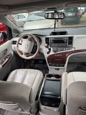 Toyota Sienna 2012 Burgundy