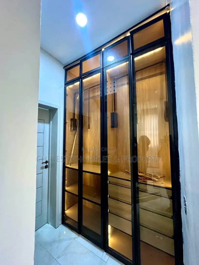 Luxury 2 Bedroom Service Apartment