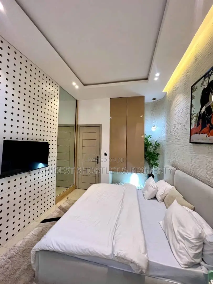 Luxury 2 Bedroom Service Apartment