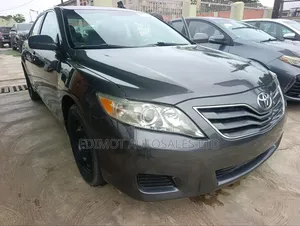 Toyota Camry LE 4dr Sedan (2.5L 4cyl 6A) 2011 Gray