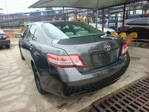 Toyota Camry LE 4dr Sedan (2.5L 4cyl 6A) 2011 Gray