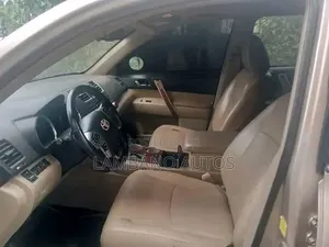 Toyota Highlander 2011 Gold