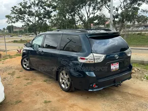 Toyota Sienna 2012