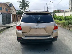 Toyota Highlander 2012 Gold