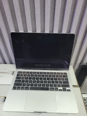 Laptop Apple MacBook Air 2022 M2 24GB Apple M2 SSD 256GB