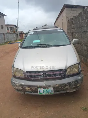 Toyota Sienna 2000 Silver
