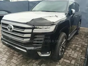 New Toyota Land Cruiser LC300 2025 Black