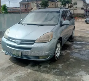 Toyota Sienna 2005 Blue