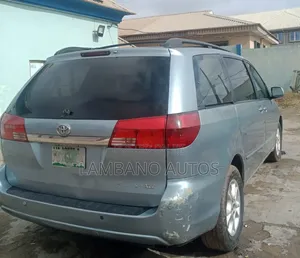 Toyota Sienna 2005 Blue