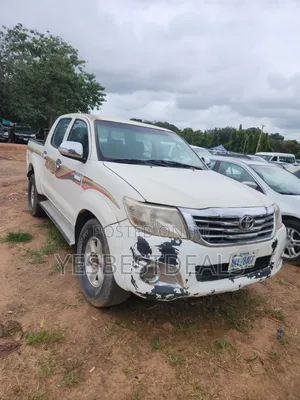 Toyota Hilux 2011 White