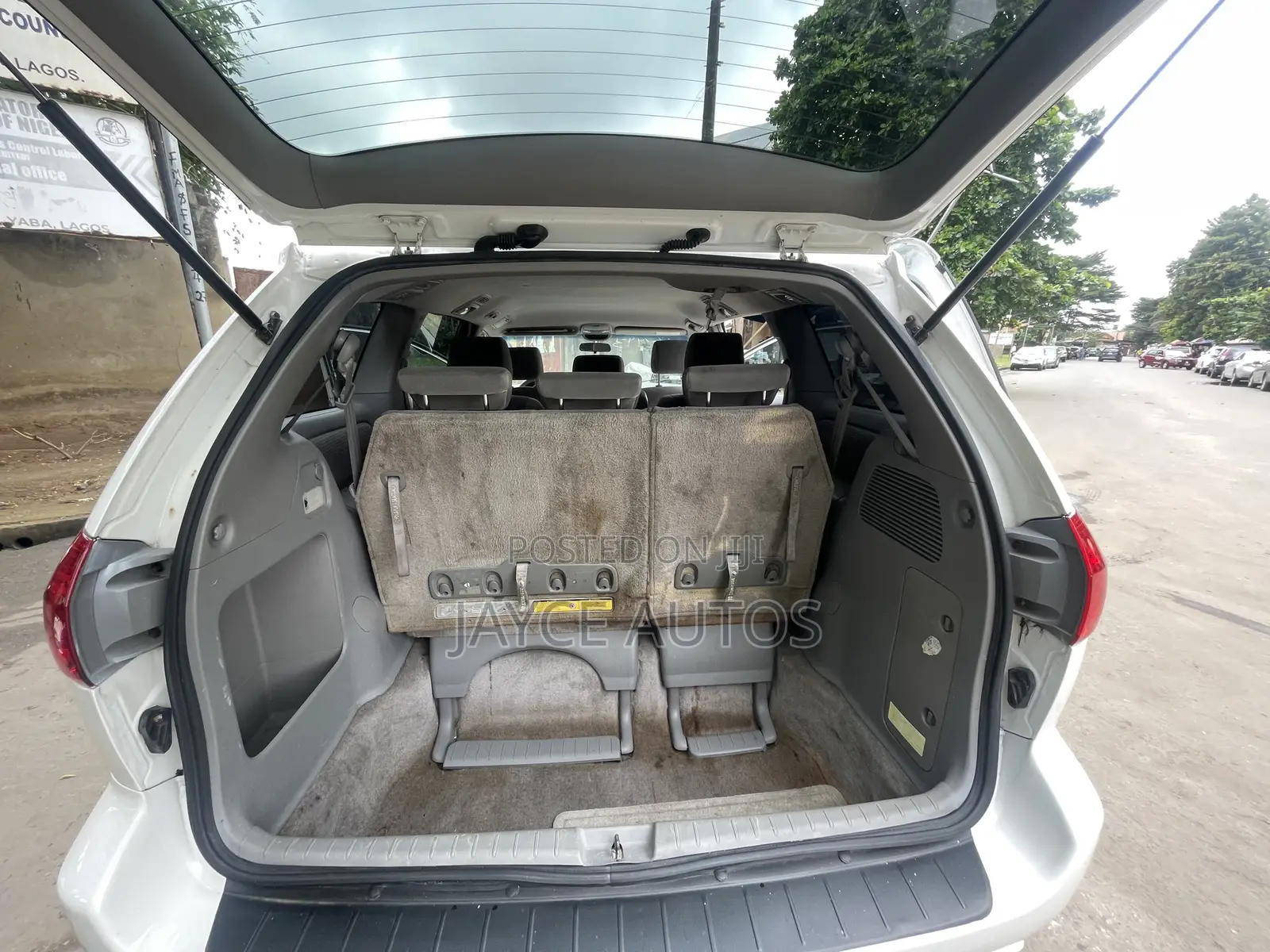 Toyota Sienna 2006 White