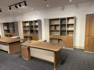 Simple Boss Executive Table 1.6 MTR Size