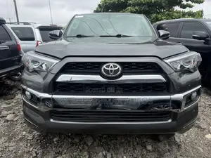 Toyota 4-Runner Limited 4WD 2010 Gray