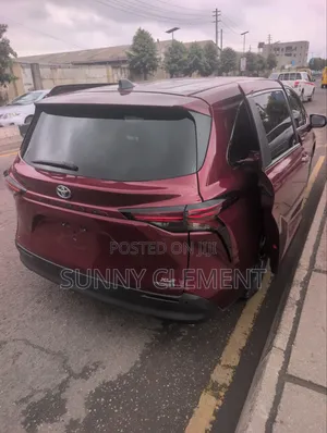 Toyota Sienna XLE Woodland Edition 2022 Red