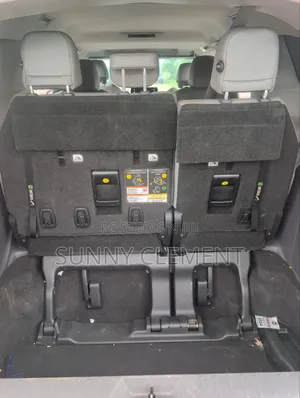 Toyota Sienna XLE Woodland Edition 2022 Red