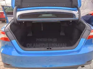 Toyota Camry LE (2.5L 4cyl 8A) 2019 Blue