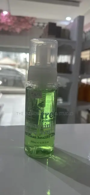 Tea Tree Foaming Face Wash