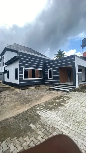 5bdrm Mansion in Gof School, Osogbo for sale