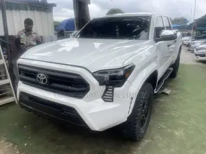Toyota Tacoma 2024 White