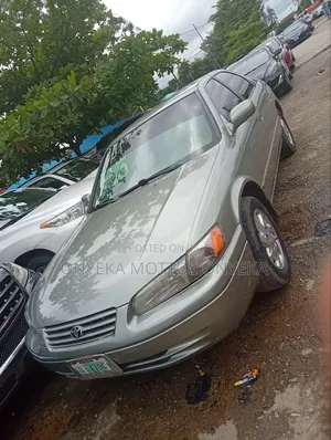 Toyota Camry 2000 Gray