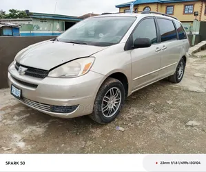 Toyota Sienna 2005 Silver
