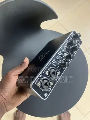 Behringer Umc 204hd