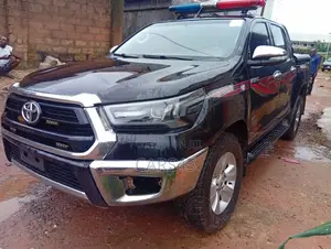 Toyota Hilux 2016 Black