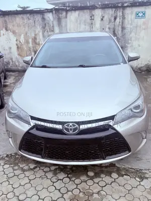 Toyota Camry XSE 4dr Sedan (2.5L 4cyl 6A) 2015 Gold