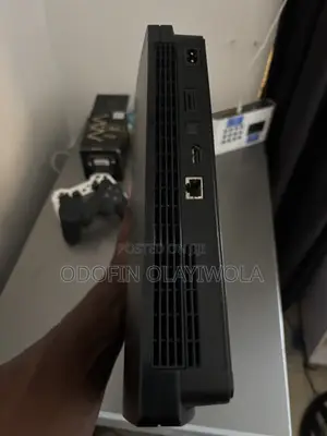PS3 Slim 500GB + 2 Controller + 10 Games