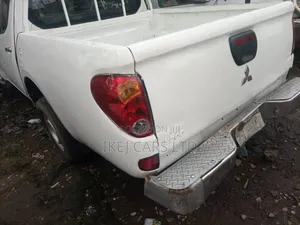 Mitsubishi L200 2010 White