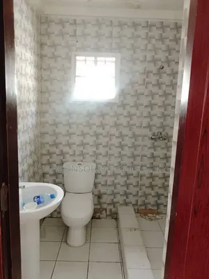 3bdrm Block of Flats in Brains & Hammers, Life Camp for rent