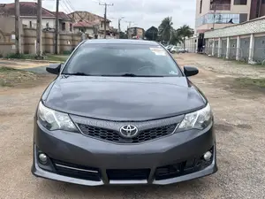 Toyota Camry SE 4dr Sedan (2.5L 4cyl 6A) 2013 Gray