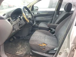 Toyota Avensis Verso 2.0 Petrol 2010 Gold