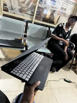 Laptop HP 15-dw0037wm 8GB Intel Core i5 HDD 1T