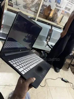 Laptop HP 15-dw0037wm 8GB Intel Core i5 HDD 1T