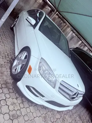 Mercedes-Benz C300 Luxury Sedan RWD (3.0L 6cyl 7A) 2011 White