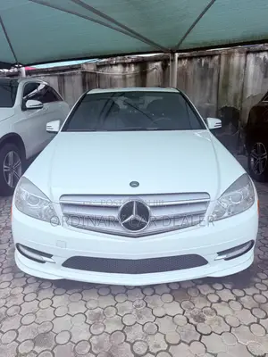Mercedes-Benz C300 Luxury Sedan RWD (3.0L 6cyl 7A) 2011 White